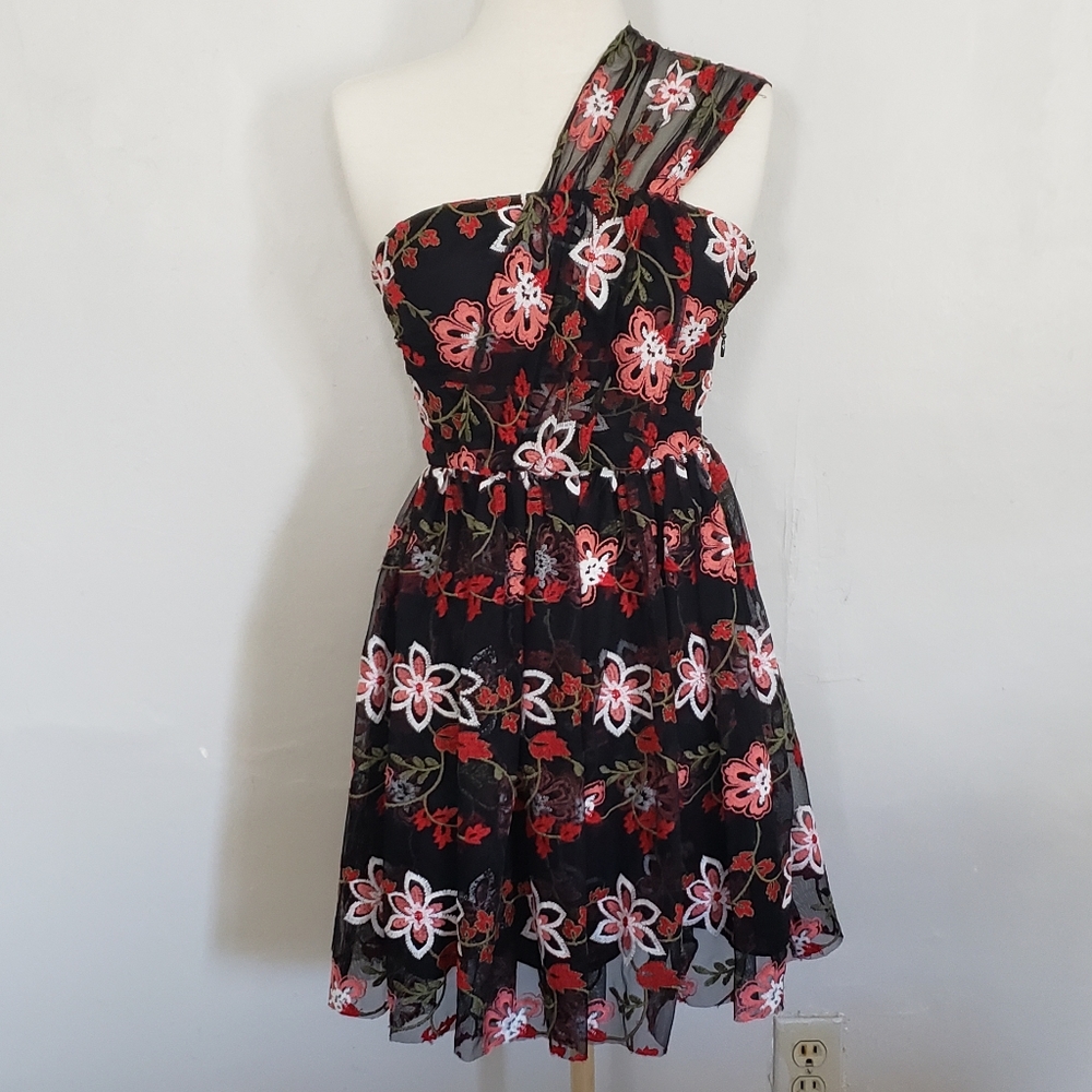 BCBGeneration black floral tulle dress prom size 0